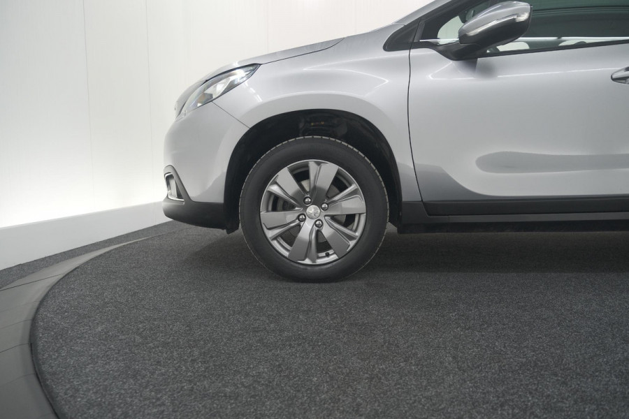 Peugeot 2008 PureTech 82 Blue Lion | Trekhaak | Panoramadak | Navigatie | Parkeersensoren | lage Kilometerstand