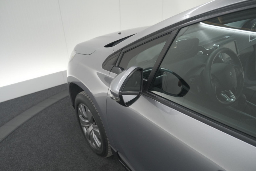 Peugeot 2008 PureTech 82 Blue Lion | Trekhaak | Panoramadak | Navigatie | Parkeersensoren | lage Kilometerstand