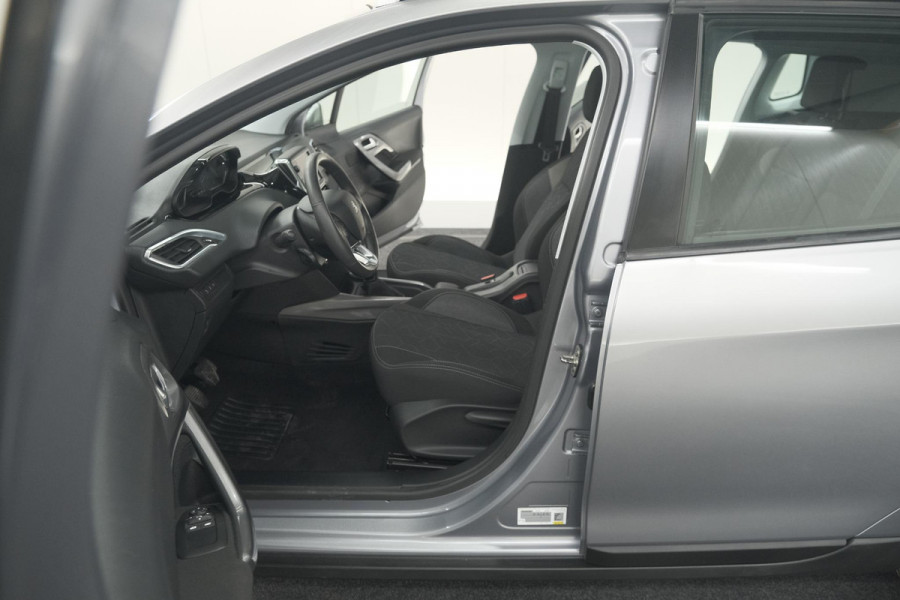 Peugeot 2008 PureTech 82 Blue Lion | Trekhaak | Panoramadak | Navigatie | Parkeersensoren | lage Kilometerstand
