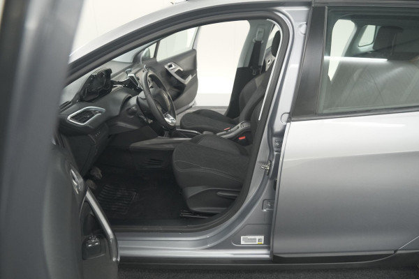 Peugeot 2008 PureTech 82 Blue Lion | Trekhaak | Panoramadak | Navigatie | Parkeersensoren | lage Kilometerstand