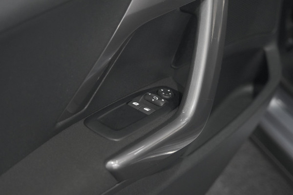 Peugeot 2008 PureTech 82 Blue Lion | Trekhaak | Panoramadak | Navigatie | Parkeersensoren | lage Kilometerstand