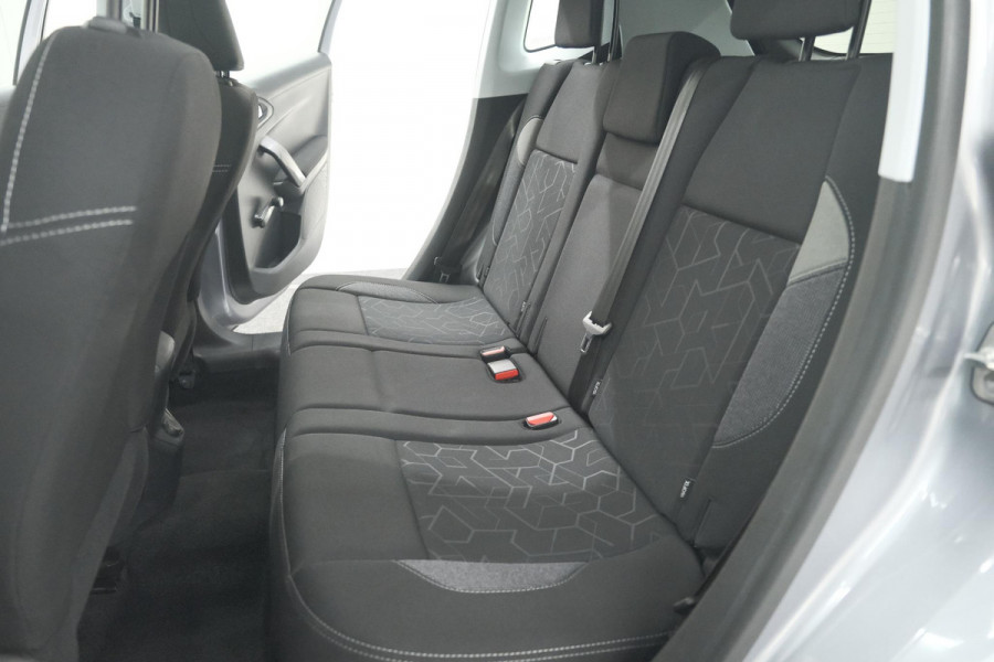 Peugeot 2008 PureTech 82 Blue Lion | Trekhaak | Panoramadak | Navigatie | Parkeersensoren | lage Kilometerstand