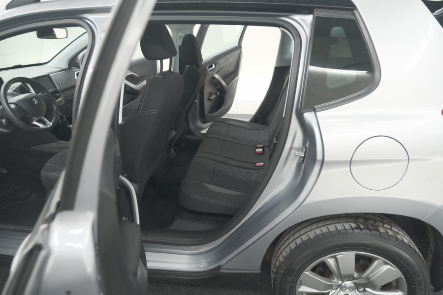 Peugeot 2008 PureTech 82 Blue Lion | Trekhaak | Panoramadak | Navigatie | Parkeersensoren | lage Kilometerstand
