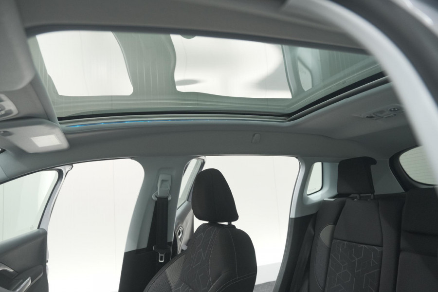 Peugeot 2008 PureTech 82 Blue Lion | Trekhaak | Panoramadak | Navigatie | Parkeersensoren | lage Kilometerstand