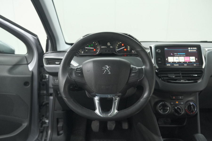 Peugeot 2008 PureTech 82 Blue Lion | Trekhaak | Panoramadak | Navigatie | Parkeersensoren | lage Kilometerstand