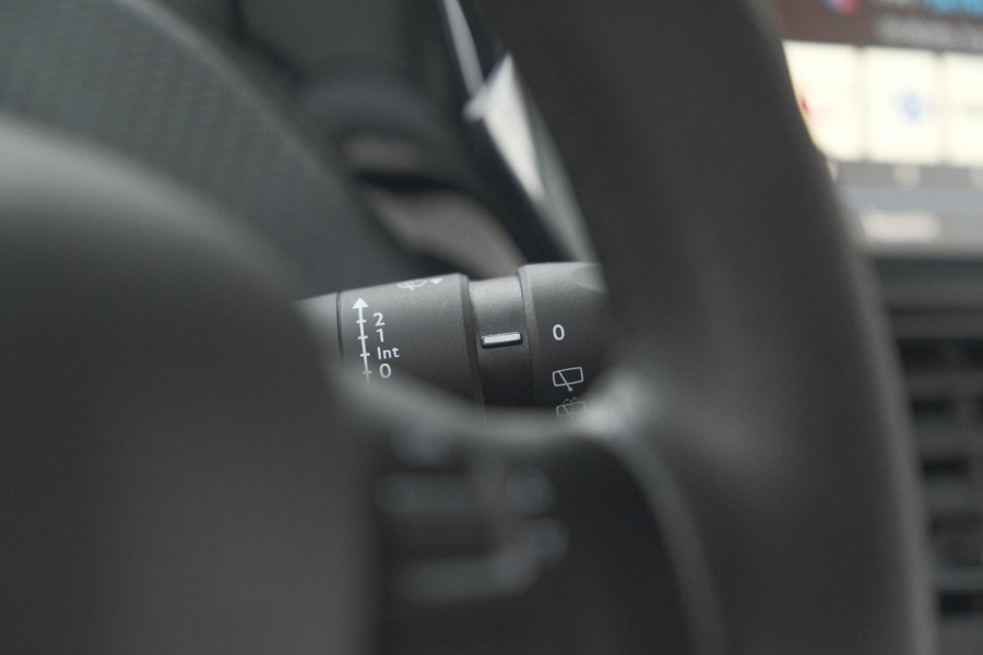 Peugeot 2008 PureTech 82 Blue Lion | Trekhaak | Panoramadak | Navigatie | Parkeersensoren | lage Kilometerstand