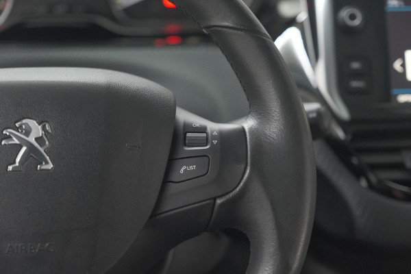 Peugeot 2008 PureTech 82 Blue Lion | Trekhaak | Panoramadak | Navigatie | Parkeersensoren | lage Kilometerstand