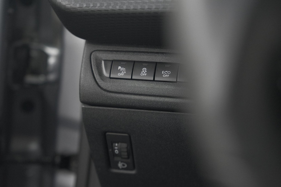Peugeot 2008 PureTech 82 Blue Lion | Trekhaak | Panoramadak | Navigatie | Parkeersensoren | lage Kilometerstand