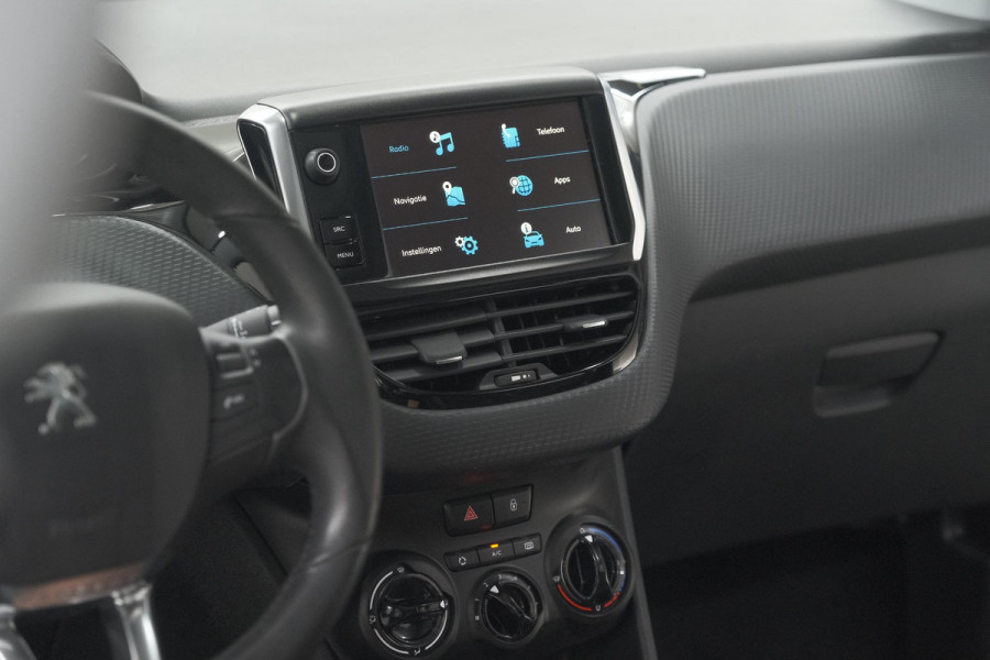 Peugeot 2008 PureTech 82 Blue Lion | Trekhaak | Panoramadak | Navigatie | Parkeersensoren | lage Kilometerstand