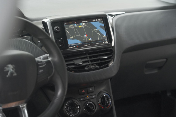 Peugeot 2008 PureTech 82 Blue Lion | Trekhaak | Panoramadak | Navigatie | Parkeersensoren | lage Kilometerstand