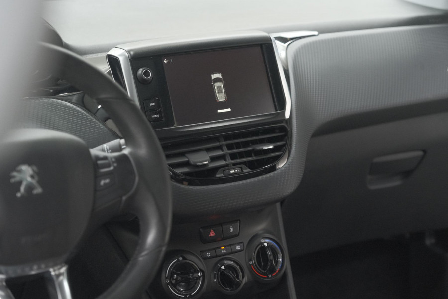 Peugeot 2008 PureTech 82 Blue Lion | Trekhaak | Panoramadak | Navigatie | Parkeersensoren | lage Kilometerstand