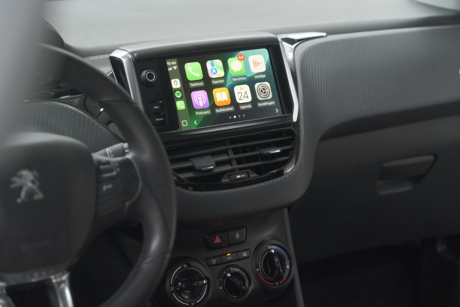 Peugeot 2008 PureTech 82 Blue Lion | Trekhaak | Panoramadak | Navigatie | Parkeersensoren | lage Kilometerstand