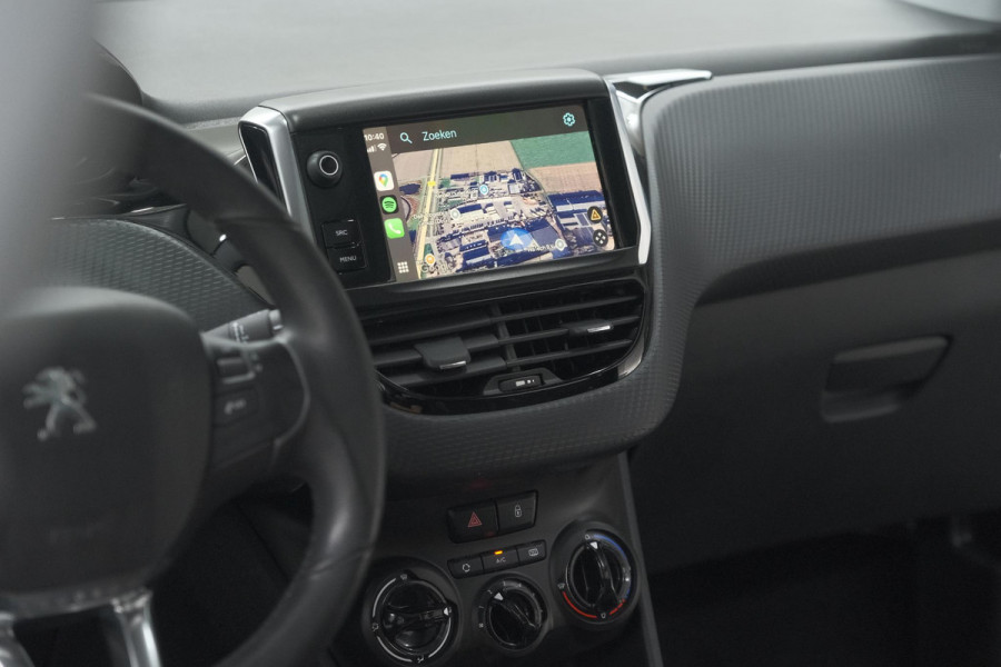 Peugeot 2008 PureTech 82 Blue Lion | Trekhaak | Panoramadak | Navigatie | Parkeersensoren | lage Kilometerstand