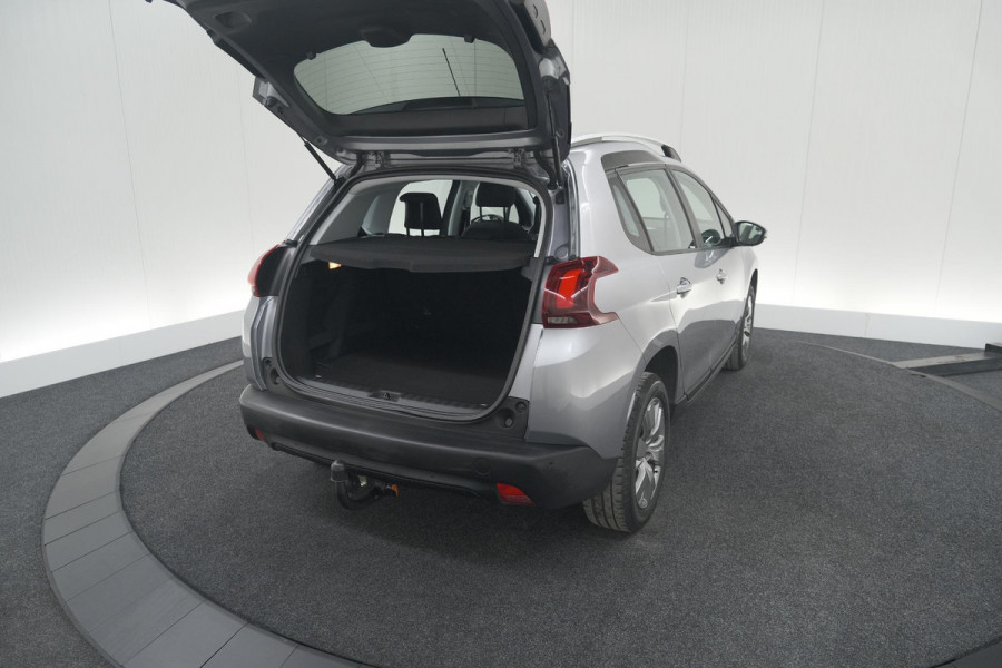 Peugeot 2008 PureTech 82 Blue Lion | Trekhaak | Panoramadak | Navigatie | Parkeersensoren | lage Kilometerstand