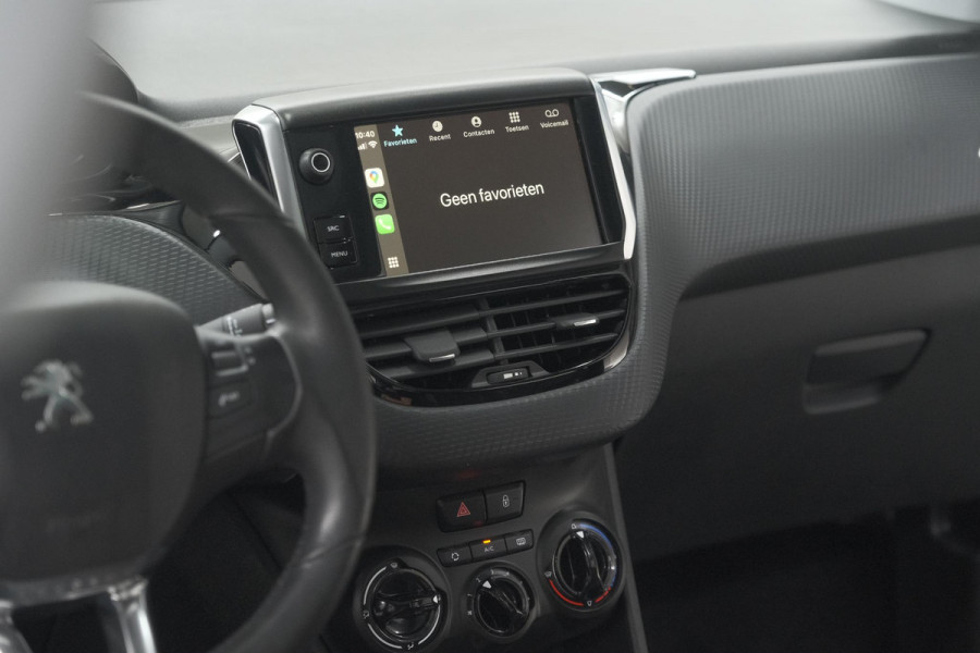 Peugeot 2008 PureTech 82 Blue Lion | Trekhaak | Panoramadak | Navigatie | Parkeersensoren | lage Kilometerstand