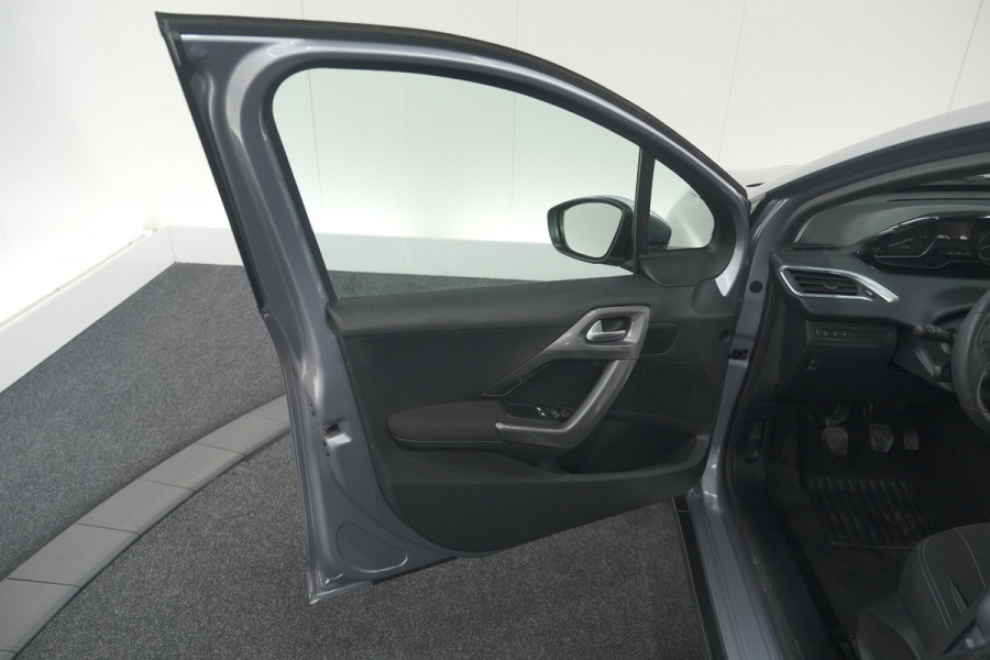 Peugeot 2008 PureTech 82 Blue Lion | Trekhaak | Panoramadak | Navigatie | Parkeersensoren | lage Kilometerstand
