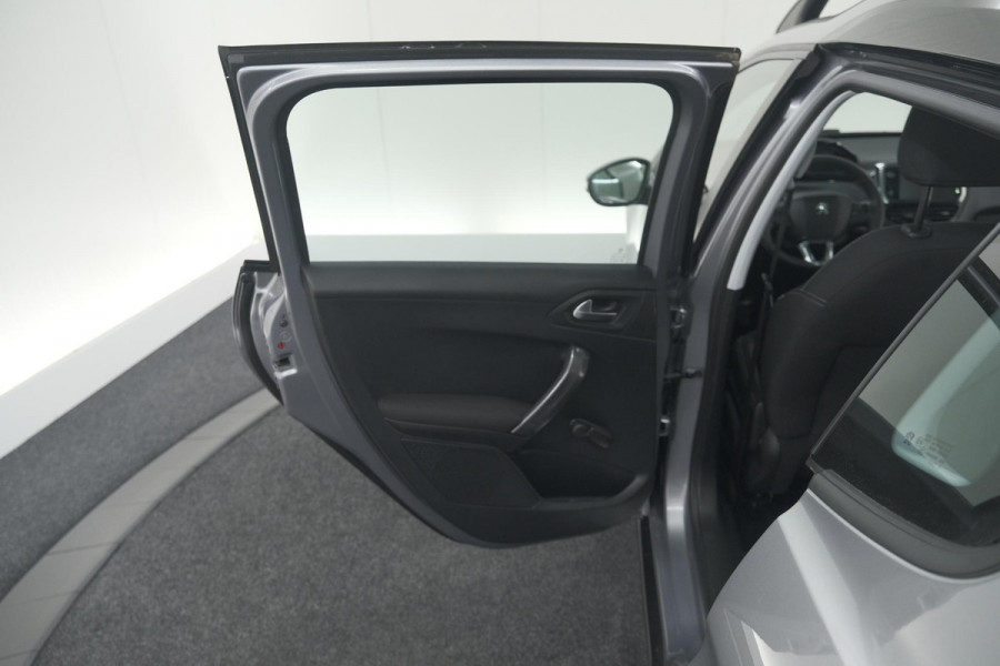 Peugeot 2008 PureTech 82 Blue Lion | Trekhaak | Panoramadak | Navigatie | Parkeersensoren | lage Kilometerstand