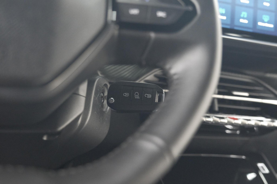 Peugeot 2008 Hybrid 136 e-DCS6 Allure | 360 Camera | Adaptieve Cruise Control | Dodehoekdetectie | Navigatie