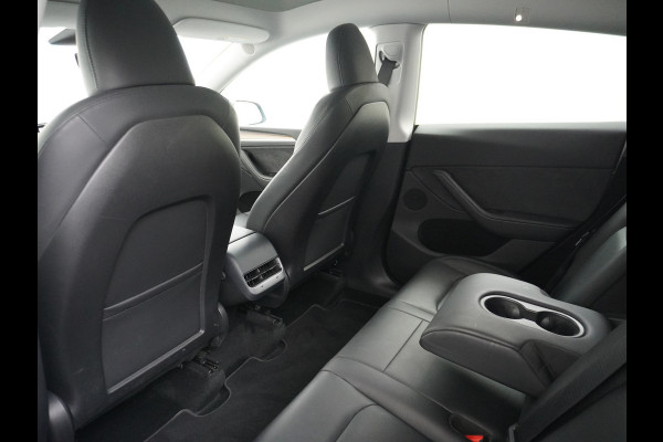 Tesla Model Y Performance 534pk 0-100 3,8 sec. AWD 78,1kWh Warmte-pomp 21"-lm FSD-Comp.3 AutoPilot Carbon-Spoiler Elekr.Achterklep AMD-Ryzen-i 3xCamera Navi LED ACC DAB Voorverwarmen interieur en Keyless via App One-Pedal-Drive Rode Remklauwen Garantie op Accu 13-04-2031 maz. 192.000km max. 250Kw laadvermogen !