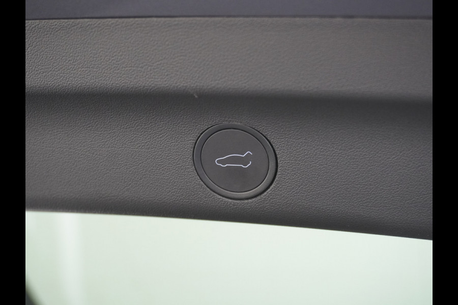 Tesla Model Y Performance 534pk 0-100 3,8 sec. AWD 78,1kWh Warmte-pomp 21"-lm FSD-Comp.3 AutoPilot Carbon-Spoiler Elekr.Achterklep AMD-Ryzen-i 3xCamera Navi LED ACC DAB Voorverwarmen interieur en Keyless via App One-Pedal-Drive Rode Remklauwen Garantie op Accu 13-04-2031 maz. 192.000km max. 250Kw laadvermogen !