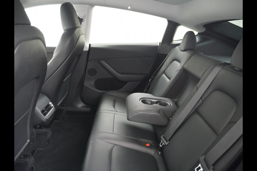 Tesla Model Y Performance 534pk 0-100 3,8 sec. AWD 78,1kWh Warmte-pomp 21"-lm FSD-Comp.3 AutoPilot Carbon-Spoiler Elekr.Achterklep AMD-Ryzen-i 3xCamera Navi LED ACC DAB Voorverwarmen interieur en Keyless via App One-Pedal-Drive Rode Remklauwen Garantie op Accu 13-04-2031 maz. 192.000km max. 250Kw laadvermogen !
