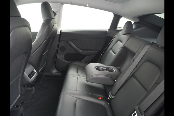 Tesla Model Y Performance 534pk 0-100 3,8 sec. AWD 78,1kWh Warmte-pomp 21"-lm FSD-Comp.3 AutoPilot Carbon-Spoiler Elekr.Achterklep AMD-Ryzen-i 3xCamera Navi LED ACC DAB Voorverwarmen interieur en Keyless via App One-Pedal-Drive Rode Remklauwen Garantie op Accu 13-04-2031 maz. 192.000km max. 250Kw laadvermogen !