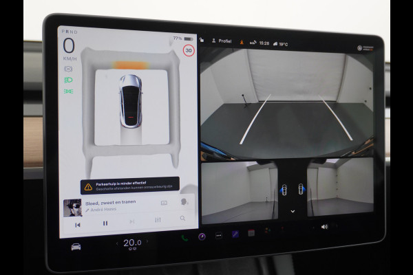 Tesla Model Y Performance 534pk 0-100 3,8 sec. AWD 78,1kWh Warmte-pomp 21"-lm FSD-Comp.3 AutoPilot Carbon-Spoiler Elekr.Achterklep AMD-Ryzen-i 3xCamera Navi LED ACC DAB Voorverwarmen interieur en Keyless via App One-Pedal-Drive Rode Remklauwen Garantie op Accu 13-04-2031 maz. 192.000km max. 250Kw laadvermogen !