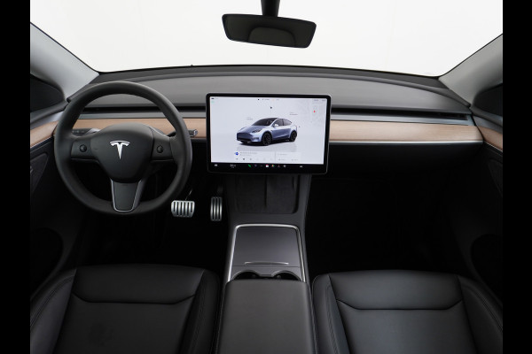 Tesla Model Y Performance 534pk 0-100 3,8 sec. AWD 78,1kWh Warmte-pomp 21"-lm FSD-Comp.3 AutoPilot Carbon-Spoiler Elekr.Achterklep AMD-Ryzen-i 3xCamera Navi LED ACC DAB Voorverwarmen interieur en Keyless via App One-Pedal-Drive Rode Remklauwen Garantie op Accu 13-04-2031 maz. 192.000km max. 250Kw laadvermogen !