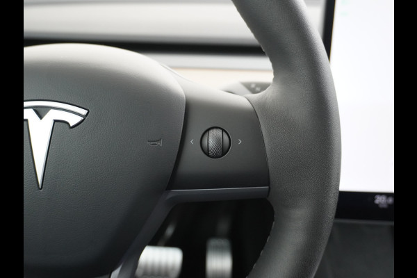 Tesla Model Y Performance 534pk 0-100 3,8 sec. AWD 78,1kWh Warmte-pomp 21"-lm FSD-Comp.3 AutoPilot Carbon-Spoiler Elekr.Achterklep AMD-Ryzen-i 3xCamera Navi LED ACC DAB Voorverwarmen interieur en Keyless via App One-Pedal-Drive Rode Remklauwen Garantie op Accu 13-04-2031 maz. 192.000km max. 250Kw laadvermogen !