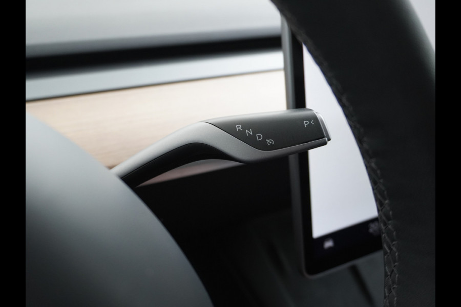 Tesla Model Y Performance 534pk 0-100 3,8 sec. AWD 78,1kWh Warmte-pomp 21"-lm FSD-Comp.3 AutoPilot Carbon-Spoiler Elekr.Achterklep AMD-Ryzen-i 3xCamera Navi LED ACC DAB Voorverwarmen interieur en Keyless via App One-Pedal-Drive Rode Remklauwen Garantie op Accu 13-04-2031 maz. 192.000km max. 250Kw laadvermogen !
