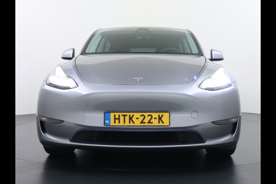 Tesla Model Y Performance 534pk 0-100 3,8 sec. AWD 78,1kWh Warmte-pomp 21"-lm FSD-Comp.3 AutoPilot Carbon-Spoiler Elekr.Achterklep AMD-Ryzen-i 3xCamera Navi LED ACC DAB Voorverwarmen interieur en Keyless via App One-Pedal-Drive Rode Remklauwen Garantie op Accu 13-04-2031 maz. 192.000km max. 250Kw laadvermogen !