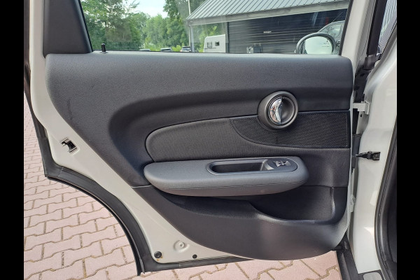 MINI Clubman 1.5 Cooper Salt Business | Airco | Trekhaak | Navi | Cruise | PDC |