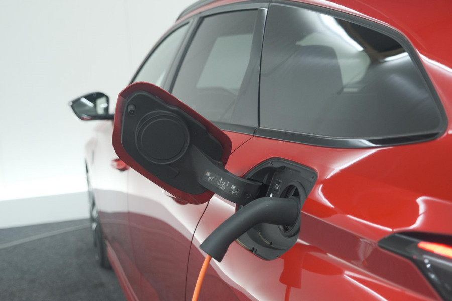Peugeot 308 SW 1.6 Plug-in Hybrid 225 GT | FOCAL Audio | 360 Camera | Adaptieve Cruise Control | Apple Carplay | Voorruitverwarming
