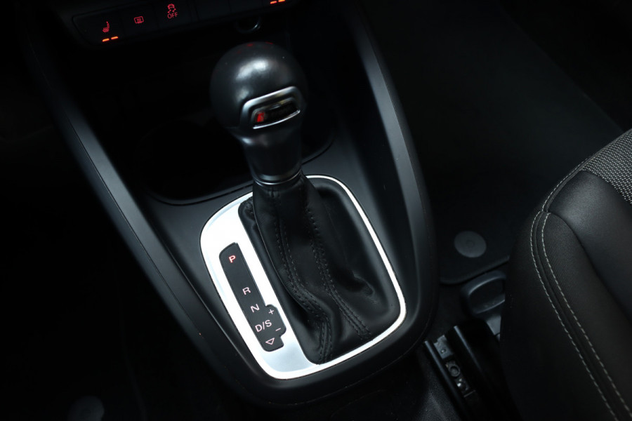 Audi A1 Sportback 1.0 TFSI Sport S line Edition | Automaat | Stoelverwarming | Privacy Glas | Bi-xenon | 18'' inch | Licht- en regensensor |