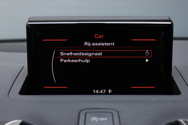 Audi A1 Sportback 1.0 TFSI Sport S line Edition | Automaat | Stoelverwarming | Privacy Glas | Bi-xenon | 18'' inch | Licht- en regensensor |