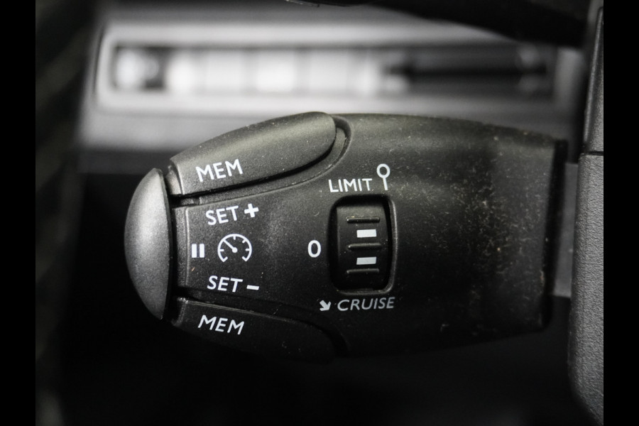 Peugeot 3008 1.6T 181PK AUT-8 Leer Navi Cruise Apple Carplay Android 19" Ecc 360°Camera PDC Elek.Achterklep DAB Connect Blue Premium Led Keyless Lane Departure Privacy Glas Regen-Lichtsensor Draadloze lader Pack City 1 Bluetooth Nieuwprijs €40.540,- Origineel Nederlandse Auto