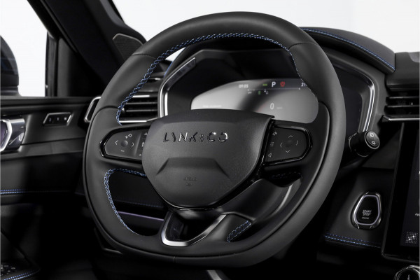 Lynk & Co 01 1.5 PHEV 261PK MY23 | 360 Camera | 7.4 kWh Boordlader | Donkere hemel | S/K-panodak | Adapt. Cruise | Memory | Stoel-+Stuurverw. | Elek. klep | LM 20" | 1700
