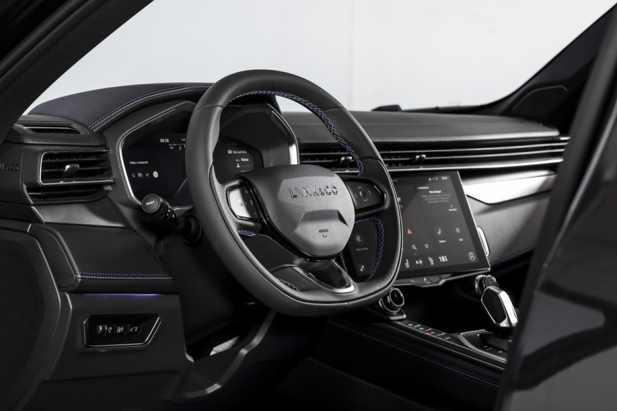 Lynk & Co 01 1.5 PHEV 261PK MY23 | 360 Camera | 7.4 kWh Boordlader | Donkere hemel | S/K-panodak | Adapt. Cruise | Memory | Stoel-+Stuurverw. | Elek. klep | LM 20" | 1700