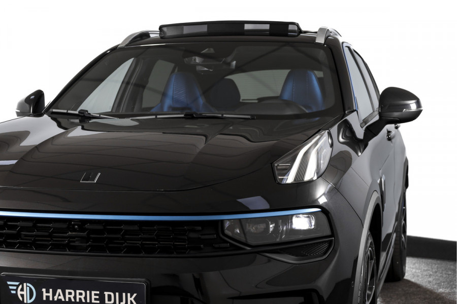Lynk & Co 01 1.5 PHEV 261PK MY23 | 360 Camera | 7.4 kWh Boordlader | Donkere hemel | S/K-panodak | Adapt. Cruise | Memory | Stoel-+Stuurverw. | Elek. klep | LM 20" | 1700