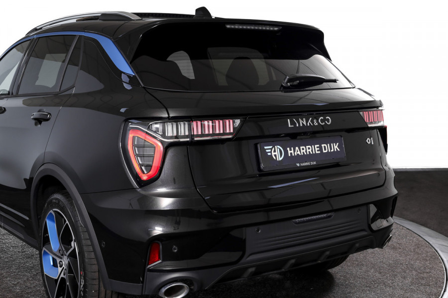Lynk & Co 01 1.5 PHEV 261PK MY23 | 360 Camera | 7.4 kWh Boordlader | Donkere hemel | S/K-panodak | Adapt. Cruise | Memory | Stoel-+Stuurverw. | Elek. klep | LM 20" | 1700