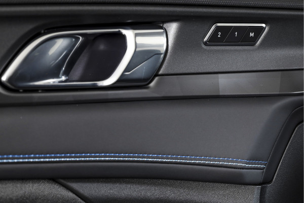 Lynk & Co 01 1.5 PHEV 261PK MY23 | 360 Camera | 7.4 kWh Boordlader | Donkere hemel | S/K-panodak | Adapt. Cruise | Memory | Stoel-+Stuurverw. | Elek. klep | LM 20" | 1700