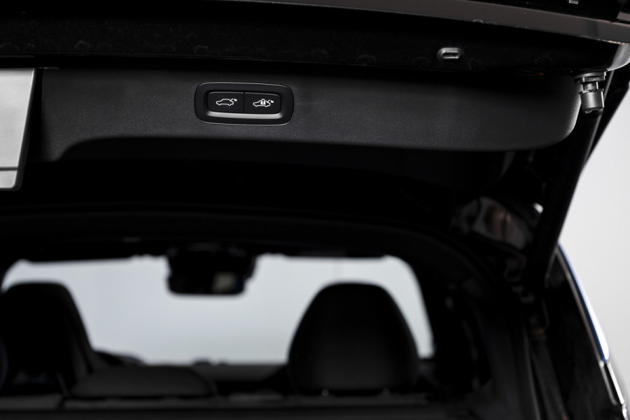 Lynk & Co 01 1.5 PHEV 261PK MY23 | 360 Camera | 7.4 kWh Boordlader | Donkere hemel | S/K-panodak | Adapt. Cruise | Memory | Stoel-+Stuurverw. | Elek. klep | LM 20" | 1700