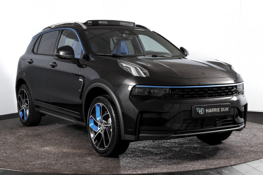 Lynk & Co 01 1.5 PHEV 261PK MY23 | 360 Camera | 7.4 kWh Boordlader | Donkere hemel | S/K-panodak | Adapt. Cruise | Memory | Stoel-+Stuurverw. | Elek. klep | LM 20" | 1700