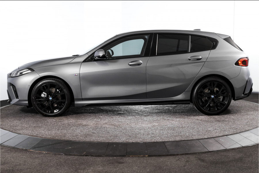 BMW 1-serie 120 M Sport (Nieuw Model) - Automaat | Dig. Cockpit | Adapt. Cruise | Stoelverw. | PDC | Camera | NAV + App. Connect | ECC | DAB | LM 18" | 4260