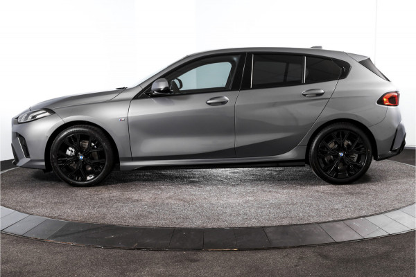 BMW 1-serie 120 M Sport (Nieuw Model) - Automaat | Dig. Cockpit | Adapt. Cruise | Stoelverw. | PDC | Camera | NAV + App. Connect | ECC | DAB | LM 18" | 4260