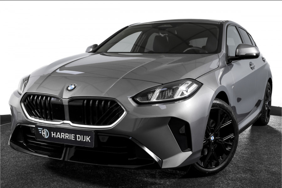 BMW 1-serie 120 M Sport (Nieuw Model) - Automaat | Dig. Cockpit | Adapt. Cruise | Stoelverw. | PDC | Camera | NAV + App. Connect | ECC | DAB | LM 18" | 4260