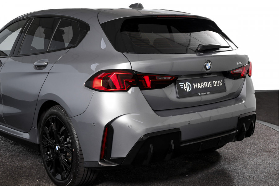 BMW 1-serie 120 M Sport (Nieuw Model) - Automaat | Dig. Cockpit | Adapt. Cruise | Stoelverw. | PDC | Camera | NAV + App. Connect | ECC | DAB | LM 18" | 4260