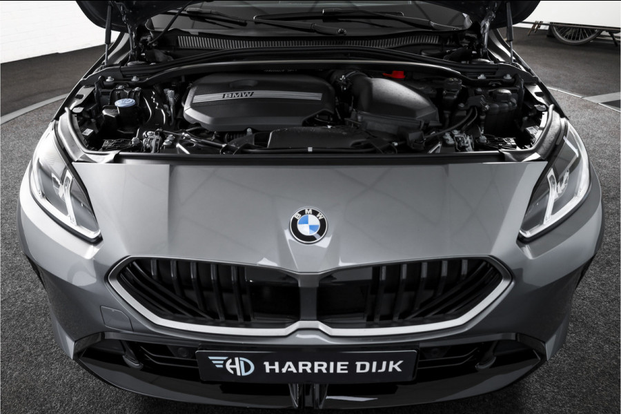 BMW 1-serie 120 M Sport (Nieuw Model) - Automaat | Dig. Cockpit | Adapt. Cruise | Stoelverw. | PDC | Camera | NAV + App. Connect | ECC | DAB | LM 18" | 4260