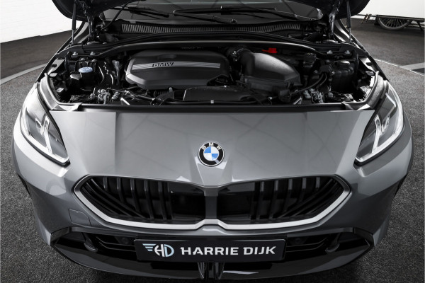BMW 1-serie 120 M Sport (Nieuw Model) - Automaat | Dig. Cockpit | Adapt. Cruise | Stoelverw. | PDC | Camera | NAV + App. Connect | ECC | DAB | LM 18" | 4260