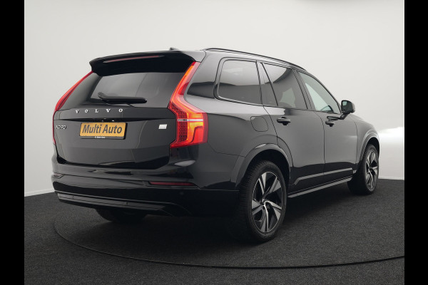 Volvo XC90 T8 Recharge AWD R-Design Plug In Hybrid 394pk 7 Persoons Dealer O.H. INCL BTW Long Range PHEV | Panodak | Alcantara Sportstoelen Memory | Trekhaak af Fabriek | Adaptive Cruise | Harman Kardon | Pilot Assist | L.M. 20" |